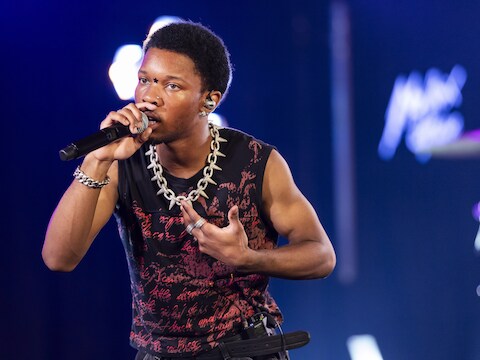 Rapper D4vd opgepakt vanwege eerdere vondst dood meisje (14) in ...