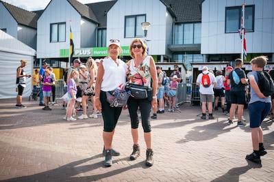 Al 53 jaar lopen ze mee en vaak als laatsten naar huis: deze zussen hebben nog geen Herveldse avondv