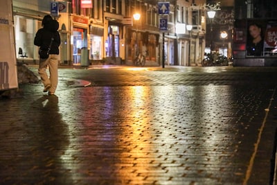 Gladheid door ijzel in meerdere provincies, ook vanmiddag en morgen is het oppassen geblazen