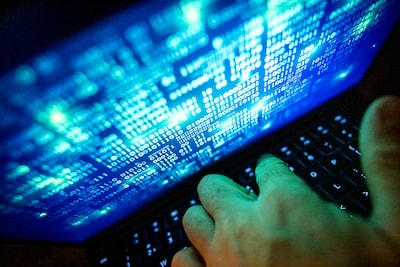 Website RIVM op zwart nadat artikelen met onzin online verschijnen, lek in formulier ontdekt