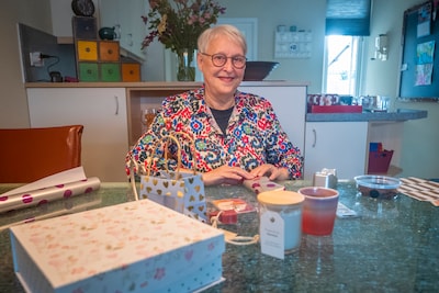 Mantelzorgers verdienen meer waardering: Riehanne (69) zet ze in het zonnetje met speciale cadeaubox