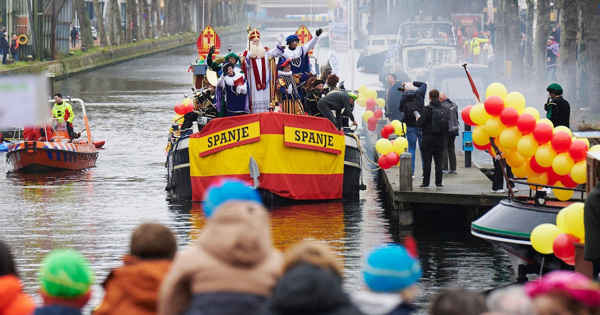 Intocht Sinterklaas in Veghel als een militaire operatie met 180 Pieten
