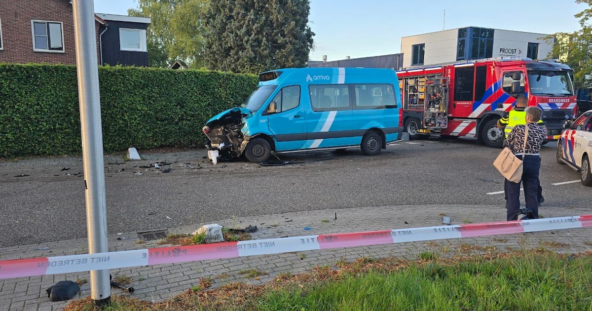 Gewonde bij ongeluk met buurtbus in Lichtenvoorde.