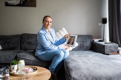 Alfred (45) wilde per se nog die dag de tattoo van Esthers lippen laten zetten, alsof hij het noodlo