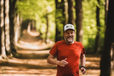 Ongeneeslijk ziek en tóch een ronde Nederland van 1400 kilometer lopen: Mike (56) wil laten zien dat het kán