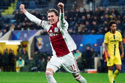 Mika Godts schittert waar Ajax schuttert: ‘Van iemand als Klaassen moet ik dat accepteren’