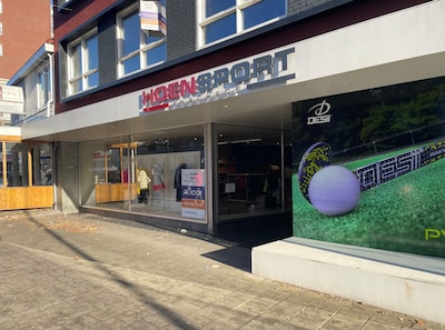 Hoensport is verhuisd, maar pakt nog één keer uit in het oude pand: 'Tot 90% korting'