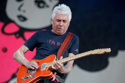 Veiling gitaar Kooymans levert 28.000 euro op voor ALS-onderzoek