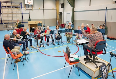 Mari (70) speelt al tientallen jaren bij de fanfare in Macharen: ‘Tot op de dag van vandaag met veel