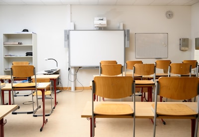 School om 14.15 uur uit, kwetsbaar kind pas om 16.00 uur opgehaald: ouders slaan alarm over chaos met vervoer