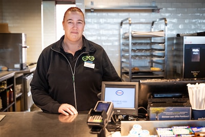 Jolanda (39) krijgt bij ID-controle regelmatig ‘kanker’ naar haar hoofd: ‘Verloor mijn moeder daaraan’