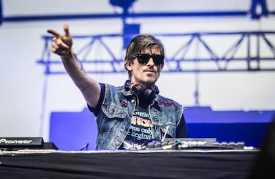 Franse dj Kavinsky (50), bekend van wereldhit Nightcall, dood aangetroffen in zijn woning in Parijs