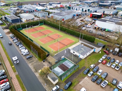 Tennisclub verhuist naar groen sportpark: kinderen niet meer langs vrachtwagens naar de tennisbaan