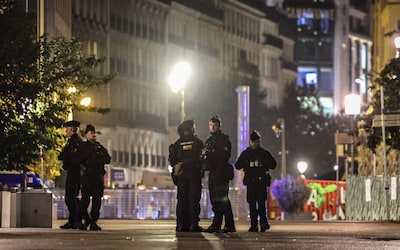 Live rellen Frankrijk | Uitgestorven straten in grote Franse steden vannacht, nieuwe rellen blijven uit dankzij avondklok