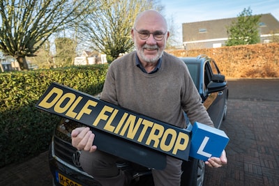 Dolf (77) geeft al 57 jaar rijles en weet precies wat mensen fout doen in de auto: en het is niet het afslaan van de motor