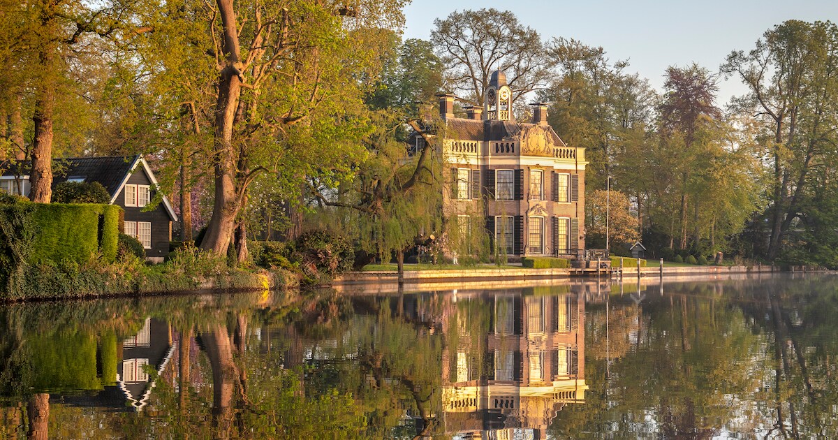 Steenrijke ondernemers en BN’ers; als je het gemaakt hebt, woon je aan de wonderschone Vecht