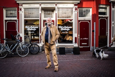 Sjaak komt al meer dan 50 jaar bijna elke zaterdag bij iconisch Arnhems Bakkertje, nu dreigt sluitin