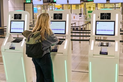 Grenzen gaan wat verder dicht: vanaf nu extra controle voor reizigers van buiten de EU op Schiphol