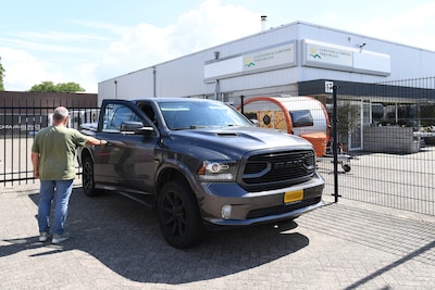 Fred mag grote wagen niet meer parkeren op eigen oprit: ‘Wie verzint zoiets?’