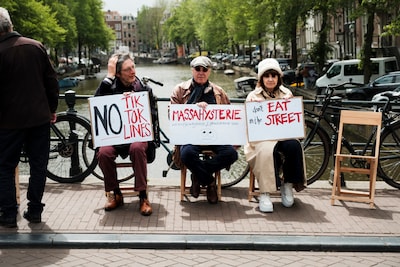 Deze buurt in Amsterdam is TikToktoerisme spuugzat: ‘Massahysterie met truffelmayonaise’