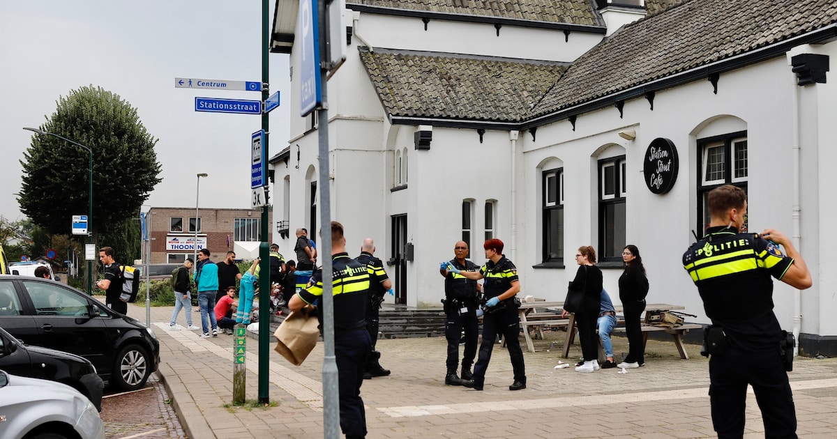 Jongeman raakt zwaargewond bij steekpartij in Cuijk; vrienden leveren verdachte over aan politie