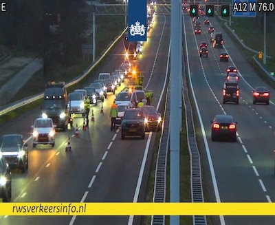 Meerdere voertuigen in botsing op de A12 bij Driebergen-Rijsenburg: uur vertraging richting Utrecht