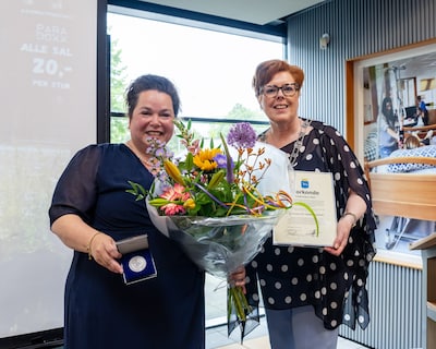 Erepenning voor wethouder Elvira Schepers in Winterswijk