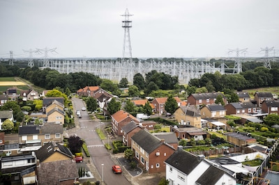 Voor bijna 300.000 nieuwbouwwoningen is geen plek op het stroomnet: bouwers slaan alarm
