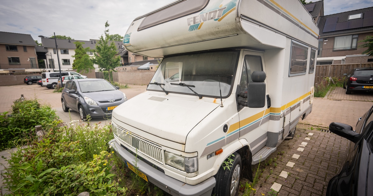 Mysterie rondom ‘spookcamper’ die al drie jaar op dezelfde parkeerplek staat