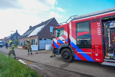 Grote waterlekkage in woning in Lith, brandweer schiet te hulp
