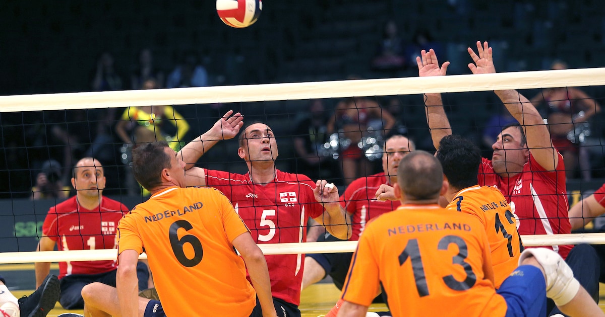 Volleybalvereniging Twente '05 haalt de sport van de 'gouden jaren' terug naar de Pathmoshal