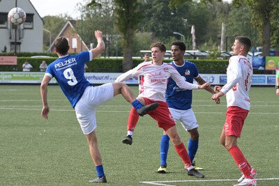 Na negen maanden voetbalt Rens (25) weer: hij valt in bij een 2-0 achterstand en dan gebeurt dit