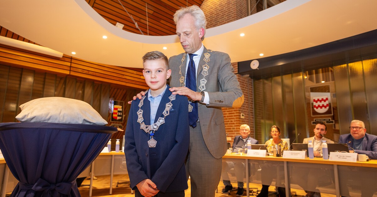 Mats Weeda geïnstalleerd als eerste kinderburgemeester van Vijfheerenlanden