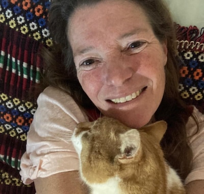 Myrte en zoon na drie jaar herenigd met vermiste kat Mao: ‘Tot het bittere eind doorgegaan met zoeke