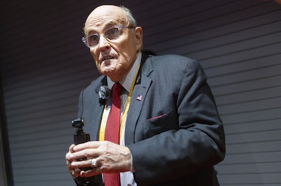 Trump eert omstreden oud-burgemeester van New York Rudy Giuliani met Medal of Freedom
