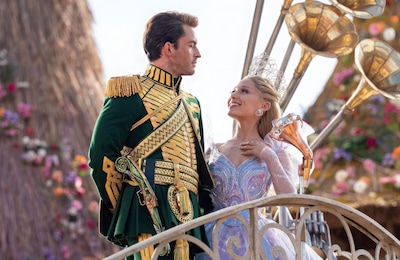 Wicked-sterren Ariana Grande en Jonathan Bailey spelen hoofdrollen in musical in Londen