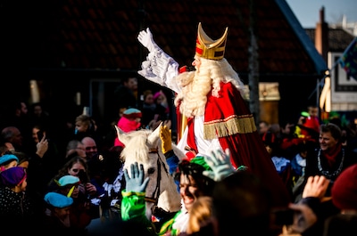 Sint en Piet gaan droge pakjesavond tegemoet mét supermaan, na het weekend schiet temperatuur omhoog