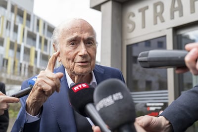 Voormalig FIFA-baas Sepp Blatter zet grote vraagtekens bij WK en doet oproep: ‘Blijf weg uit de VS’