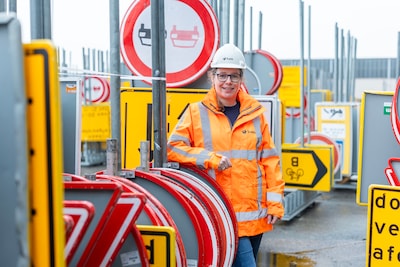Mannen in de bouwkeet keken 28 jaar geleden vreemd op toen Inge kwam: ‘Regelmatig vroegen ze wie ik was’