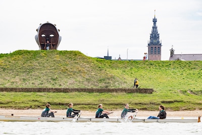 Traianus Regatta trekt dit weekend 5000 studentenroeiers naar de Spiegelwaal