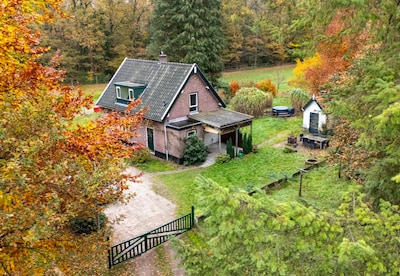 Romantisch én ‘spotgoedkoop’ boswachtershuisje enorme hit op Funda (maar er is een addertje onder het gras)