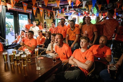Gaan we vannacht opblijven voor Oranje? Mediastrateeg en AI voorspellen de kijkcijfers
