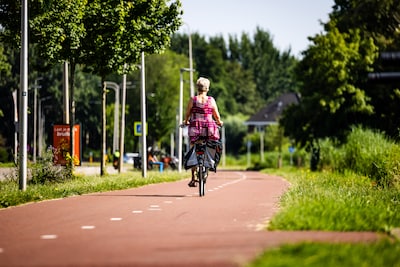 Suzanne (36) werd als 13-jarige op de fiets aangerand: ‘Bij elk scootergeluid staat mijn hart nog stil’
