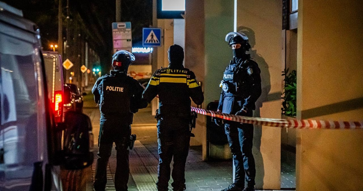 Burgemeester Marcouch wil café van inval op slot houden en trekt vergunningen in