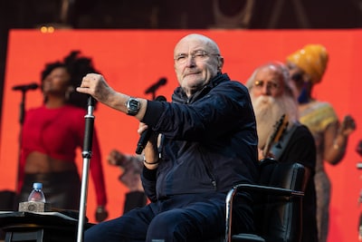 Phil Collins heeft 24 uur per dag verpleegkundige in huis: ‘Alles ging mis wat mis kon gaan’