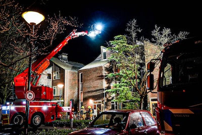 Brand in Waalwijkse bovenwoning na mogelijk experimenteren met vuurwerk: twaalf woningen ontruimd, EOD opgeroepen