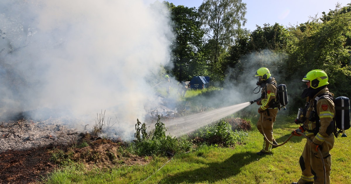 Veel rook bij brand aan de Postweg in Lunteren