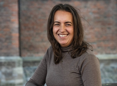 Mounia (41) wil meisjes laten zien dat het kan: ‘Ik kom nog steeds weinig mensen tegen die op mij li