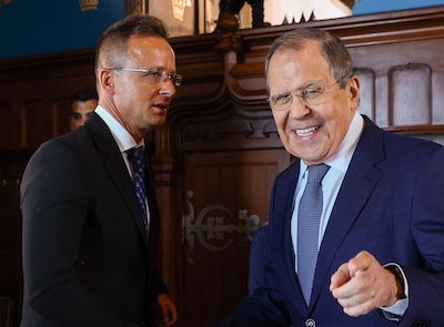 Hongarije lekte uit EU-toppen rechtstreeks naar Moskou, zegt Amerikaanse krant