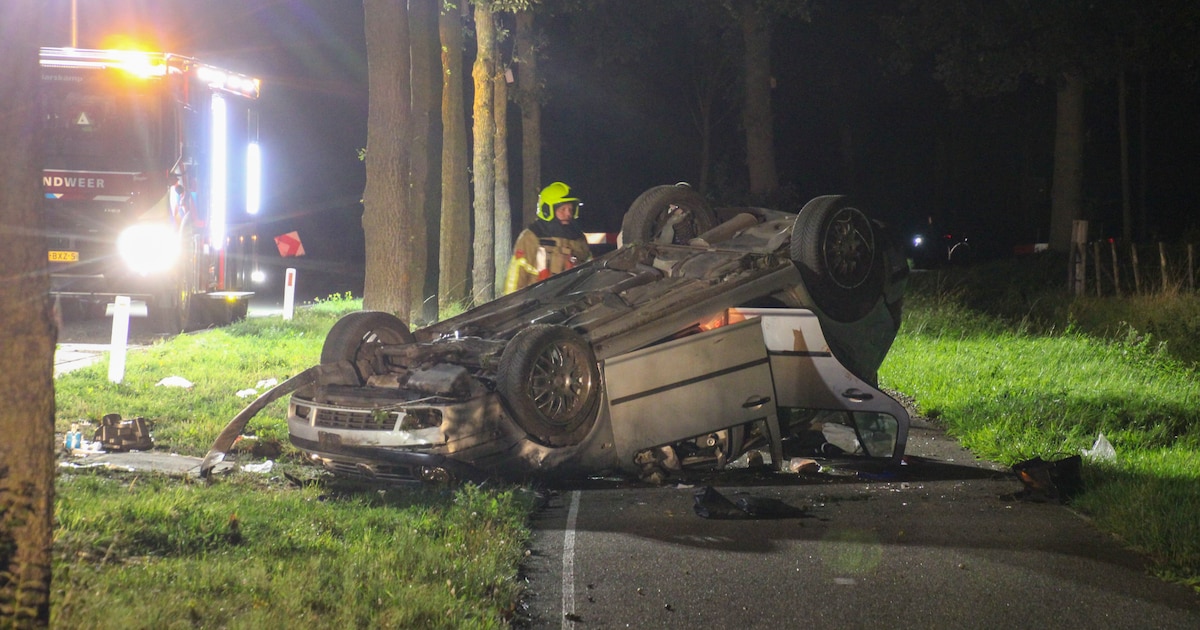 Auto slaat over de kop in Harskamp, bestuurder (18) aangehouden